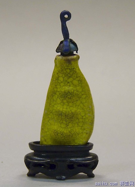 瓷鼻烟壶，清代，现藏于美国大都会博物馆，Edmund C. Converse捐赠1.jpg